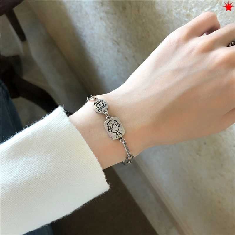 Vòng tay đơn giản mặt hình và chữ độc đáo dễ thương