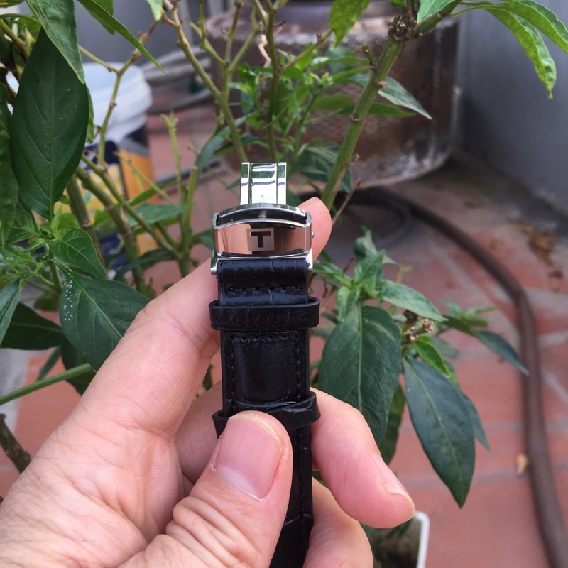 Đồng hồ Tissot Nam 1853, kính shapphire.