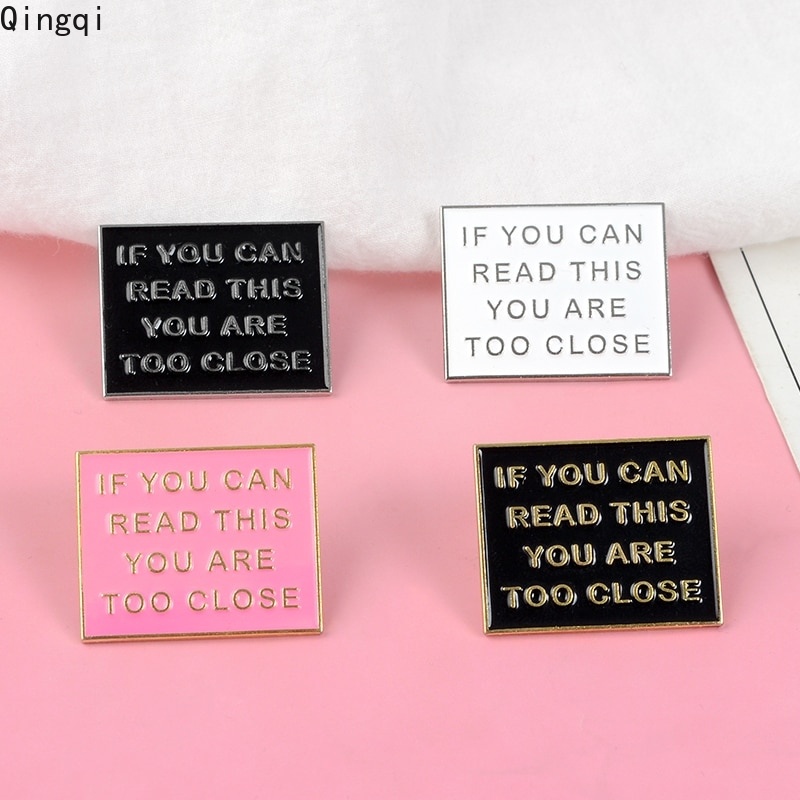 Ghim cài áo MISS ZOE họa tiết chữ cái độc đáo sáng tạo