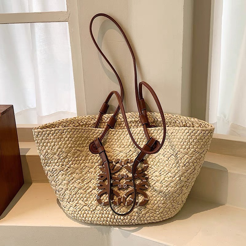 Túi cói đi biển dây da đeo vai hình thang loeeve mẫu mới thời trang