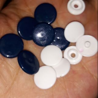 Cúc 100 nút bấm nhựa an toàn cho mọi loại da