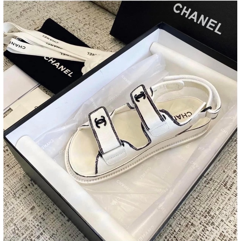 Sandal chanel. quai ngang