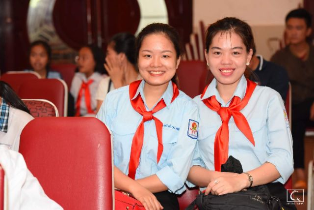 Khăn quàng Tổng phụ trách vải phi bóng