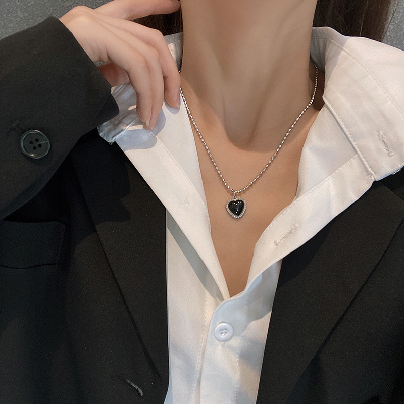 vòng cổ Mặt Trái Tim Đen Đơn Giản Dành Cho Nữ