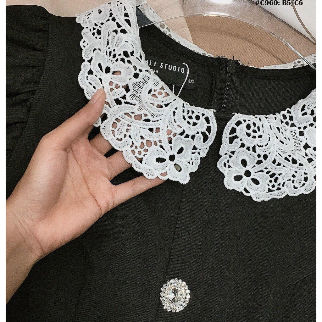 [Mã FAGR342 giảm 10% tối đa 20K đơn 199K] Đầm Đen Cổ Được Thiết Kế Cổ Bẻ Lá Sen Bằng Chất Liệu Cực Kì Cao Cấp | BigBuy360 - bigbuy360.vn