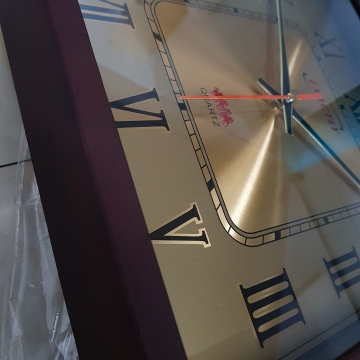 Đồng Hồ Treo Tường Exactly Kim Trôi 31cm