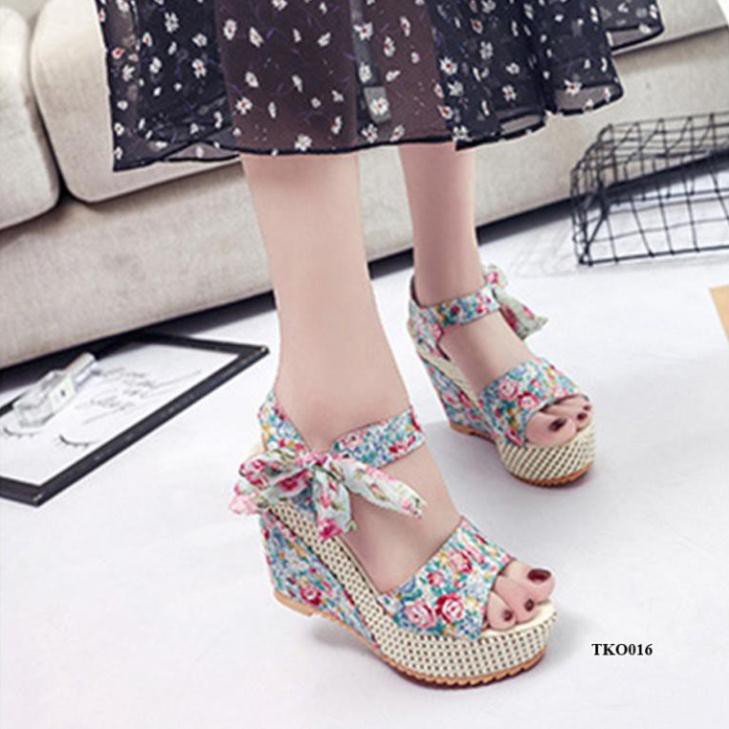 Sandals nữ đế xuồng, dép cao gót Hàn Quốc quai phối vải hoa, siêu nhẹ, chống trơn trượt đi mùa hè, du lịch TKO016