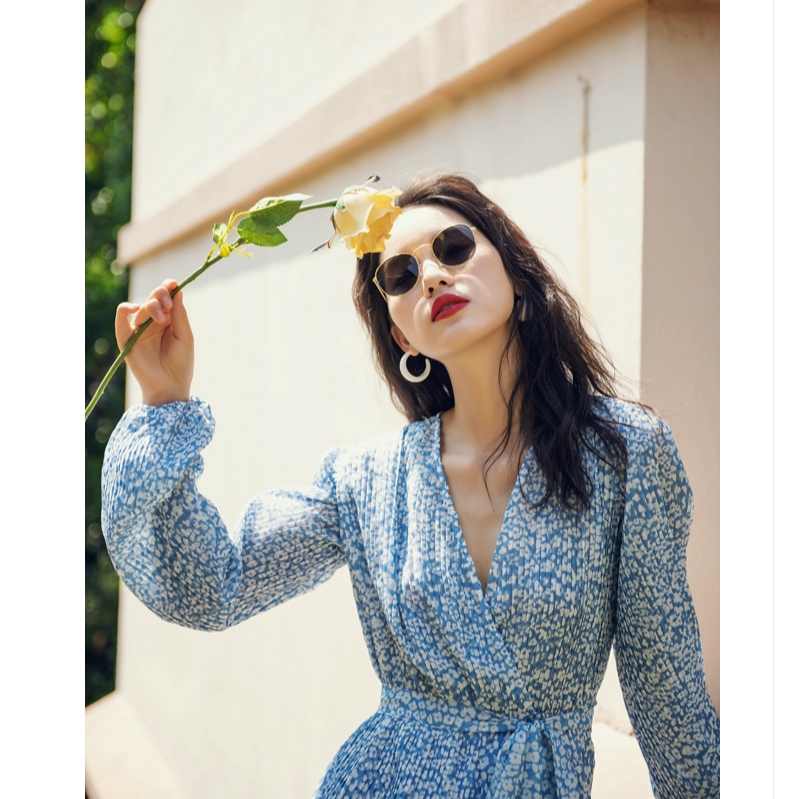 Áo liền quần cổ chữ v tay dài in hoa One Piece | BigBuy360 - bigbuy360.vn