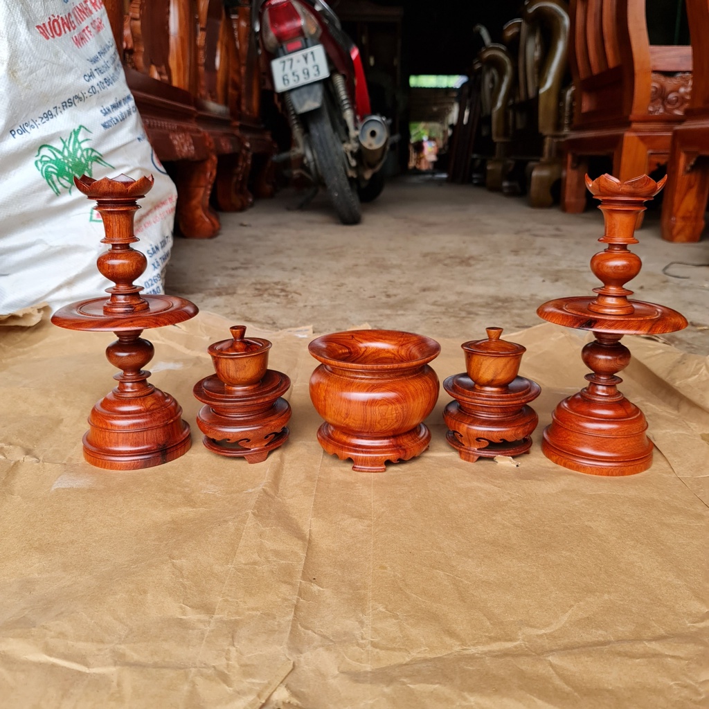 Đèn thờ, đồ thờ cúng gỗ hương đỏ Gia Lai
