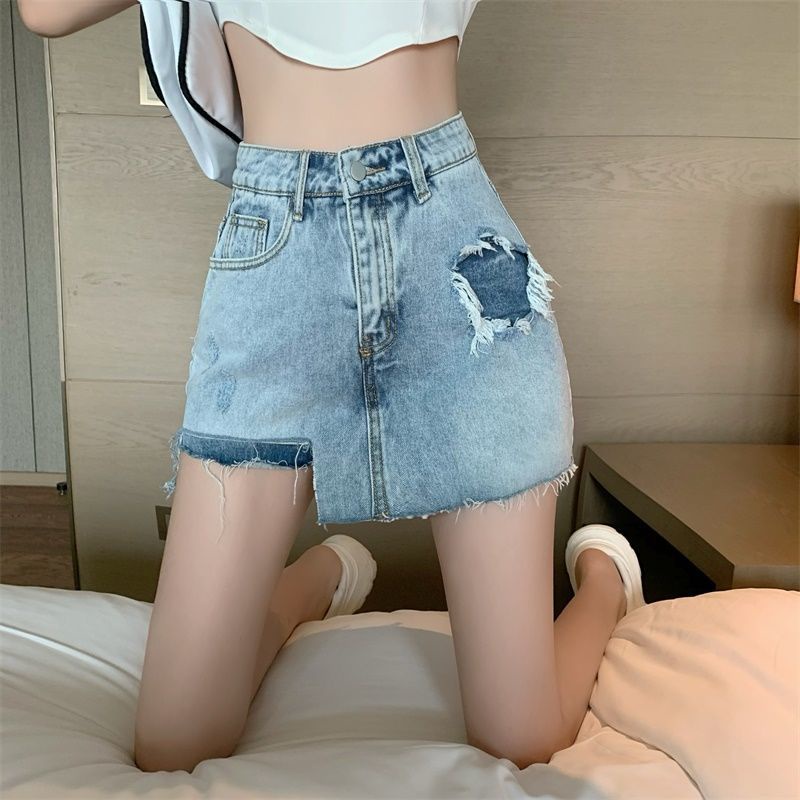 Chân váy denim siêu ngắn ngang hông cạp cao phối lỗ không đồng đều phong cách mùa hè 2022 cho nữ