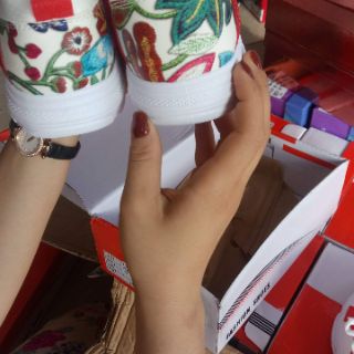 Giầy thể thao mùa hè