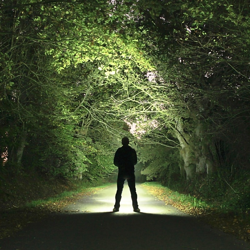 Đèn LED Bắt Sáng Chống Thấm Nước Sạc Bằng Cổng USB Kèm Kẹp Bút Tiện Lợi