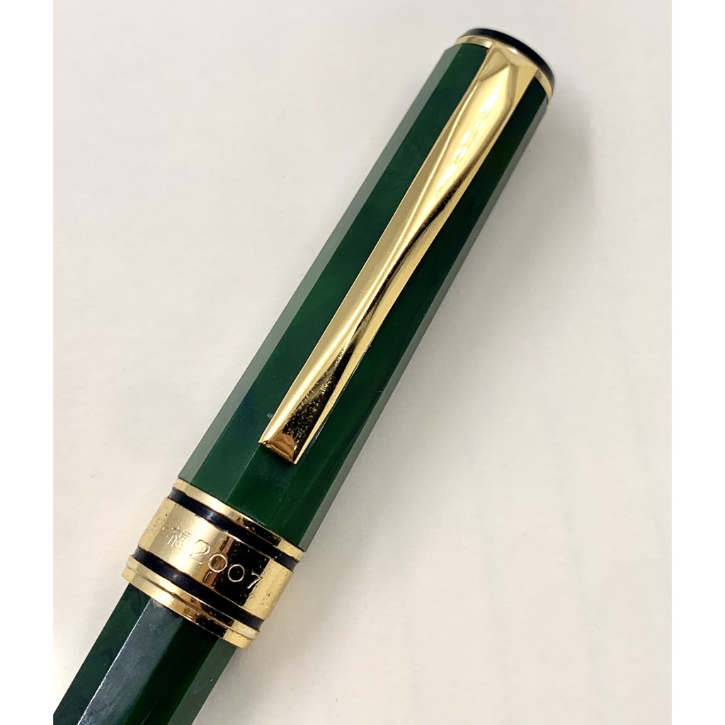Bút cổ bút máy Wingsung Lucky 2007, mua kèm ống mực.