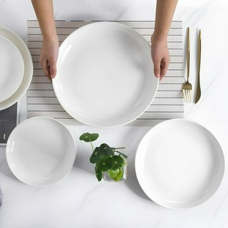 Dĩa sứ trắng trơn sâu lòng kích thước 20-23-25cm đựng được rất nhiều đồ ăn.
