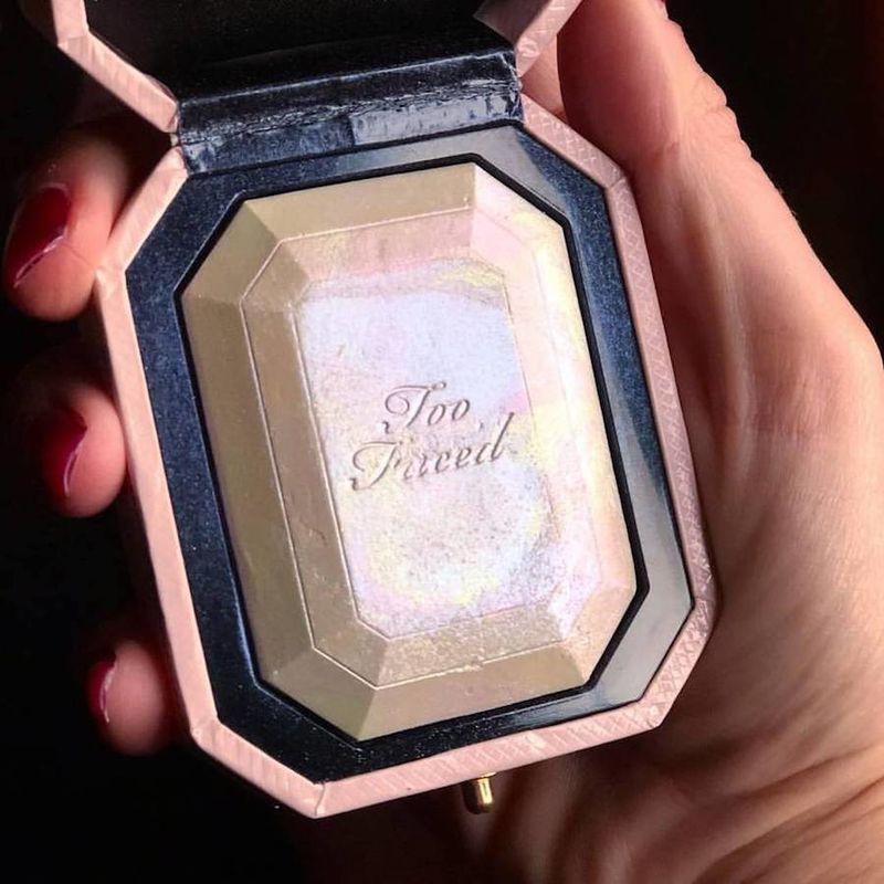 Phấn băt sáng Too Faced Diamond Fire tone trắng hộp mini sample mẫu thử siêu sáng