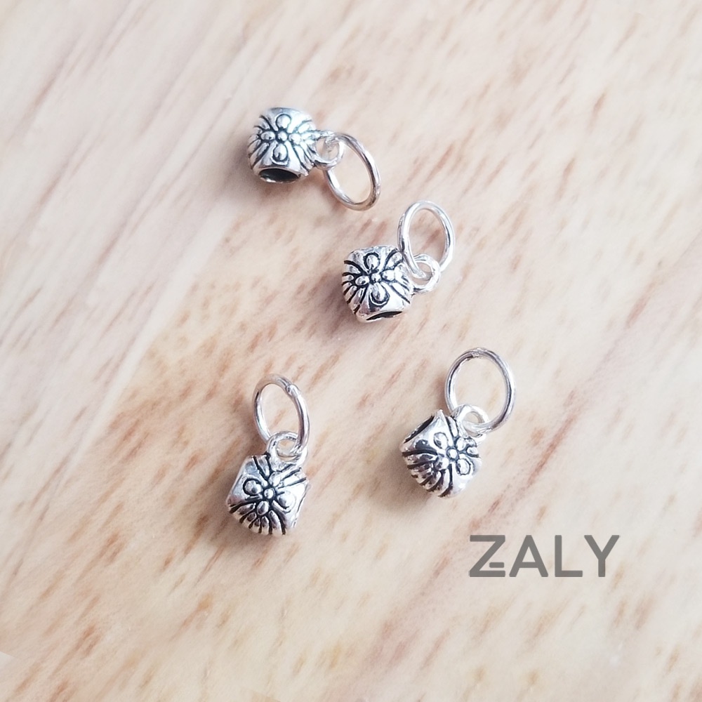Charm bạc xỏ ngang có móc treo khắc hoa CT60 Zaly - Bạc 925