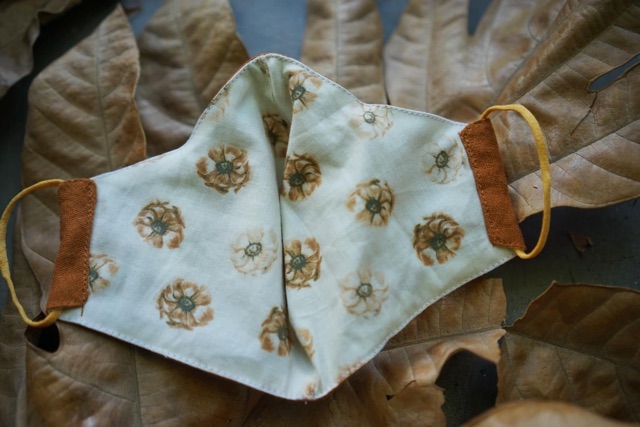 Khẩu Trang Linen Thêu Tay (Ôm sát mặt lắm ạ) | BigBuy360 - bigbuy360.vn