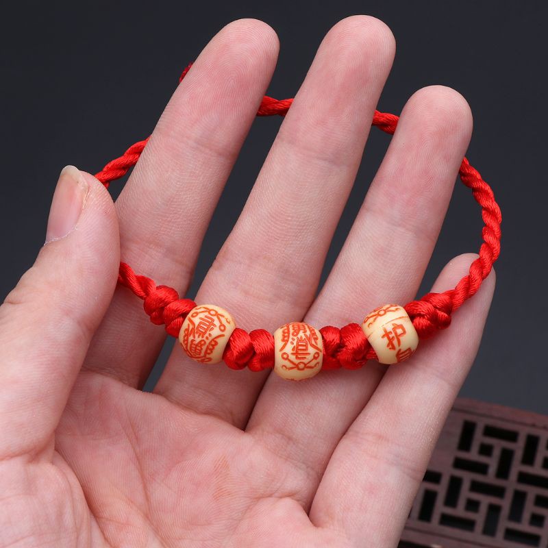 Vòng Tay Bện Dây Đỏ May Mắn Thời Trang