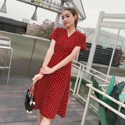 Đầm chấm bi khuy bấm