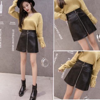 Chân váy da khóa trước cá tính