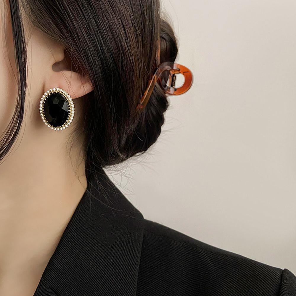 Áo Thun Nữ Kiểu Dáng Đơn Giản Trẻ Trung Năng Động|Khuyên Tai Hình Oval Phong Cách Baroque Ngọt Ngào Thời Trang Cho Nữ