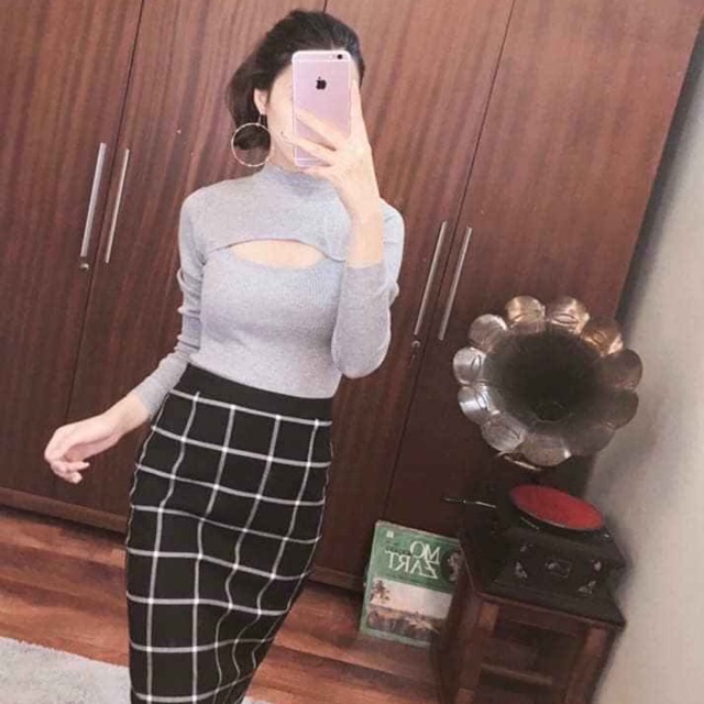 ( SẴN ) ÁO LEN KHOÉT NGỰC HM AUTH