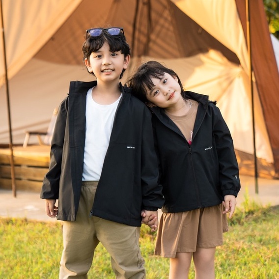 Áo khoác gió trẻ em YODY mũ có thể tháo rời trượt nước nhiều màu sắc AKK5019