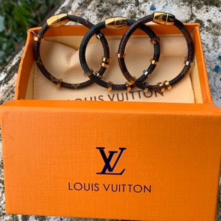 Vòng đeo tay LV 04