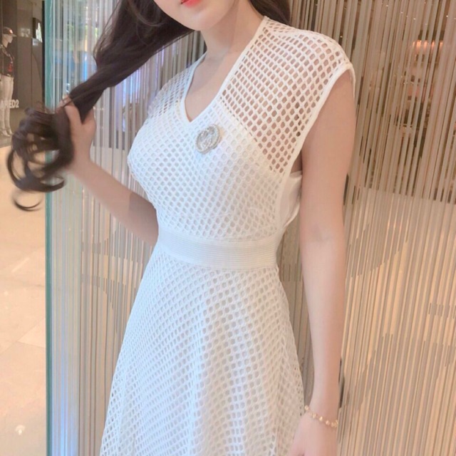 Đầm xoè ren