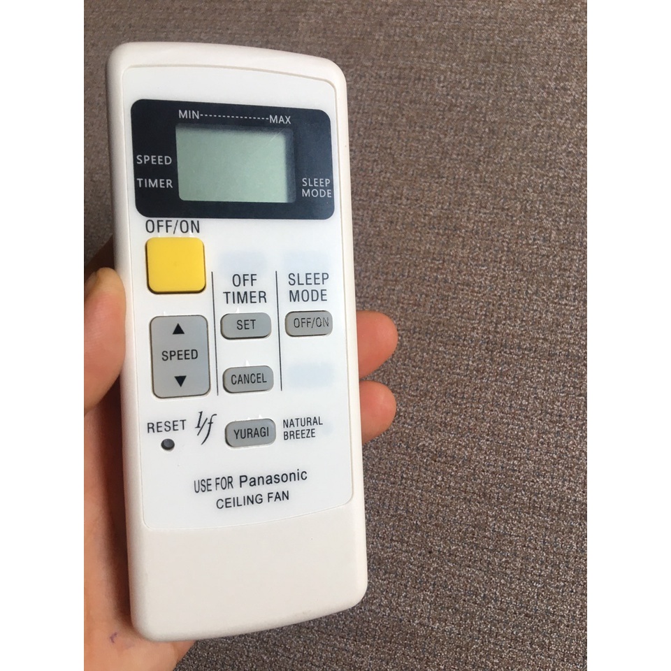 Điều khiển quạt Panasonic 60WWK 1610ZM nút Off/On vuông màu vàng .Bảo hành 6 tháng .Tặng kèm pin AA