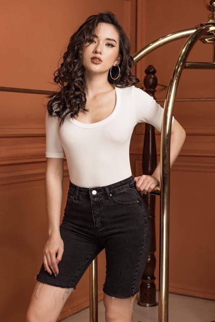 Quần jeans ngố nữ màu trắng và đen