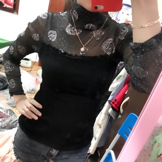 Áo len cổ lọ phối ren