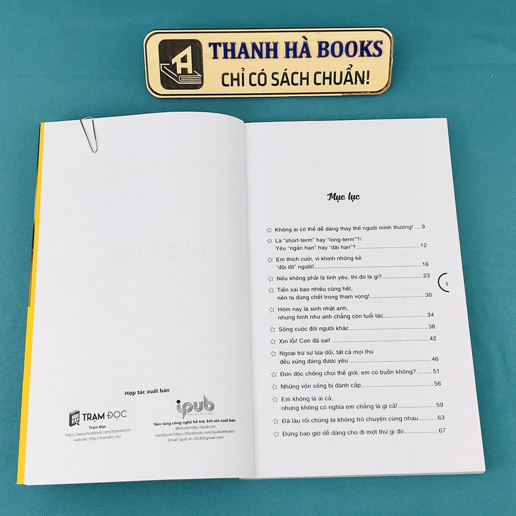 Sách - Cứ Cười Thôi Mặc Kệ Đời! - Có thể bạn không là ai cả, nhưng không có nghĩa bạn chẳng là gì cả- Thanh Hà Books