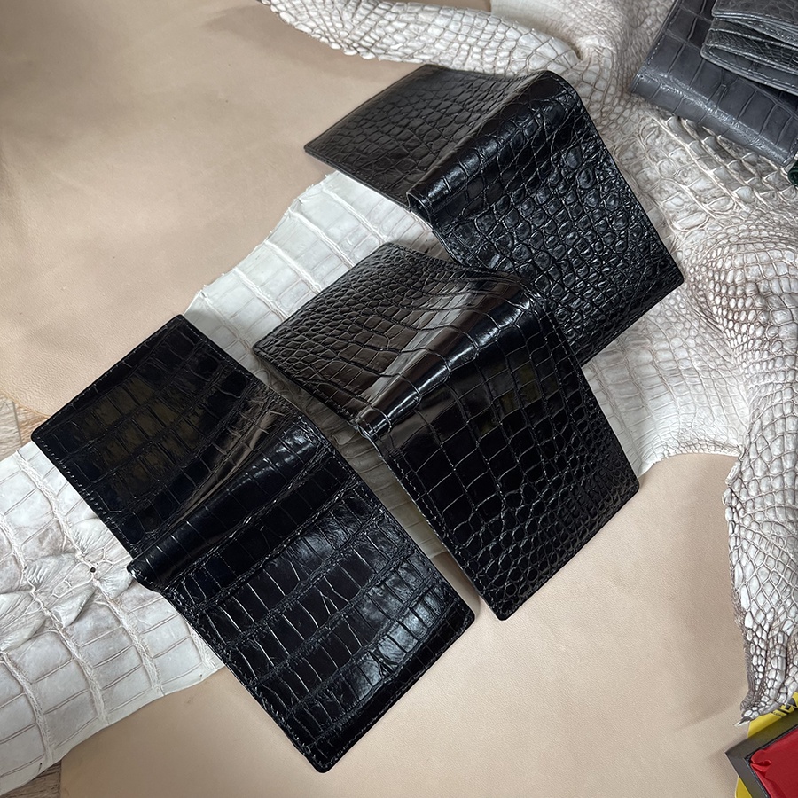 Ví Nam 2 Mặt Da Cá Sấu Thật Phần Da Bụng Trơn Màu Đen ST69 Tặng Kèm Hộp Và Móc Khóa Cá Sấu Bảo Hành Da 24 Tháng