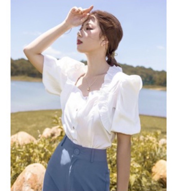 Áo Minnie top sơmi thô cổ vuông viền bèo của @véobykhanh Veosbykhanh