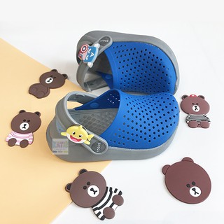 DÉP SỤC TRẺ EM CROCS LITERIDE MÀU XANH DƯƠNG ĐẾ XÁM LÓT XÁM QUAI GẮN NÚT