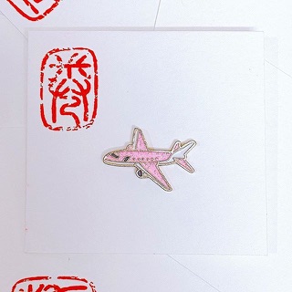 Pin cài hình máy bay, tag