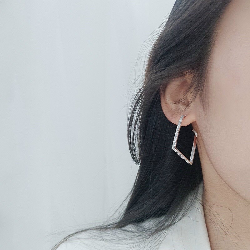 Khuyên tai hình vuông đen nạm đá cá tính bạc chuẩn đẹp