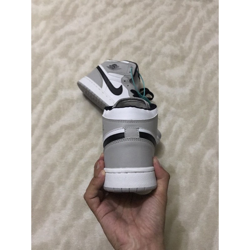 Giày Sneaker Xám trắng cổ cao | BigBuy360 - bigbuy360.vn