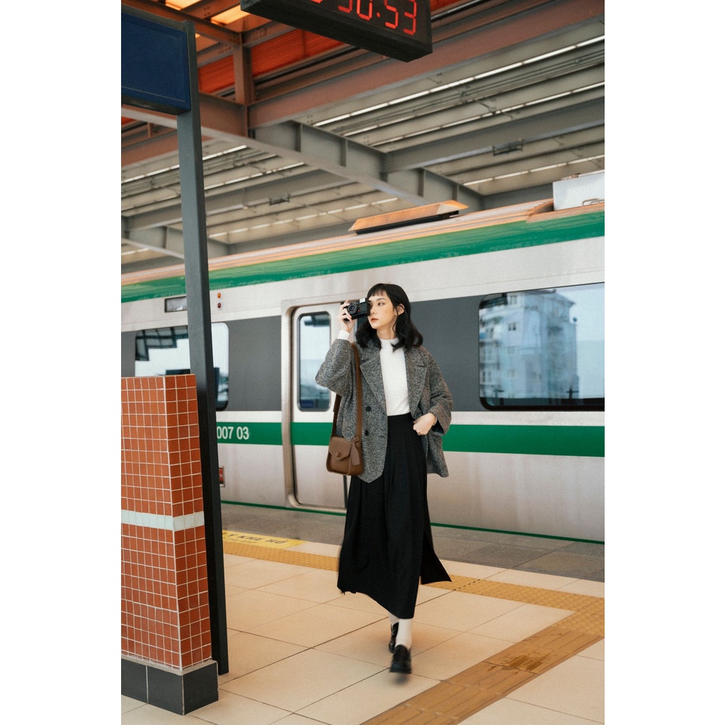 Áo coat dạ xám phẩy MADELEN dáng freesize suông rộng | BigBuy360 - bigbuy360.vn