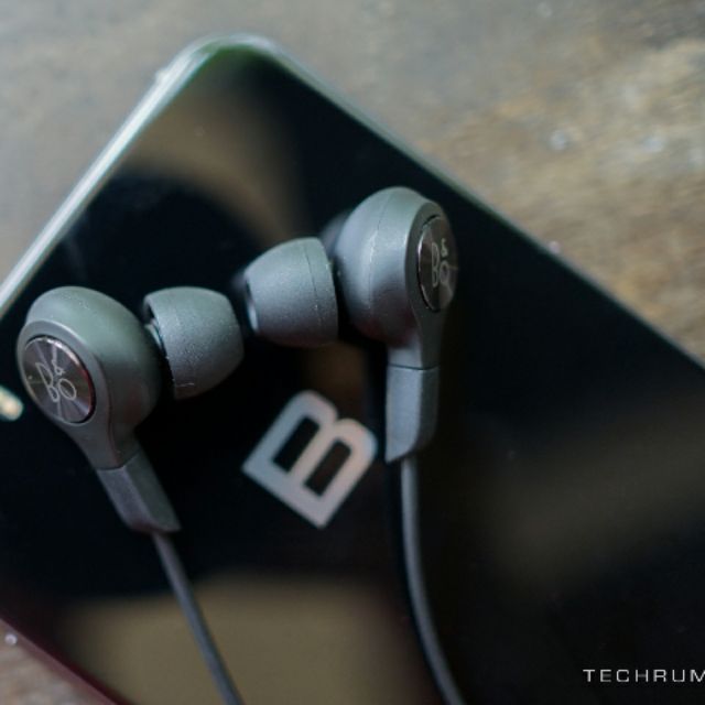 Tai nghe LG V30 B&O có núm phụ tặng cáp micro usb, type c