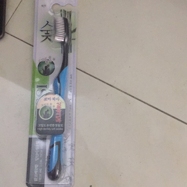 Hộp 30 bàn chải than tre