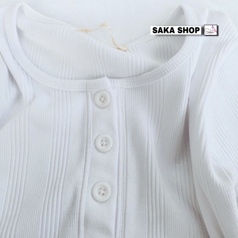 Áo croptop nữ thun tay dài màu trắng có nút ở giữa cuốn biên