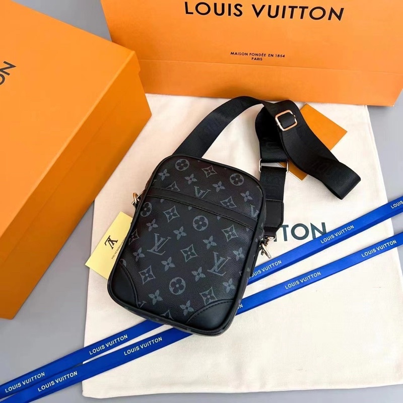 Túi đeo chéo chất liệu da các mẫu