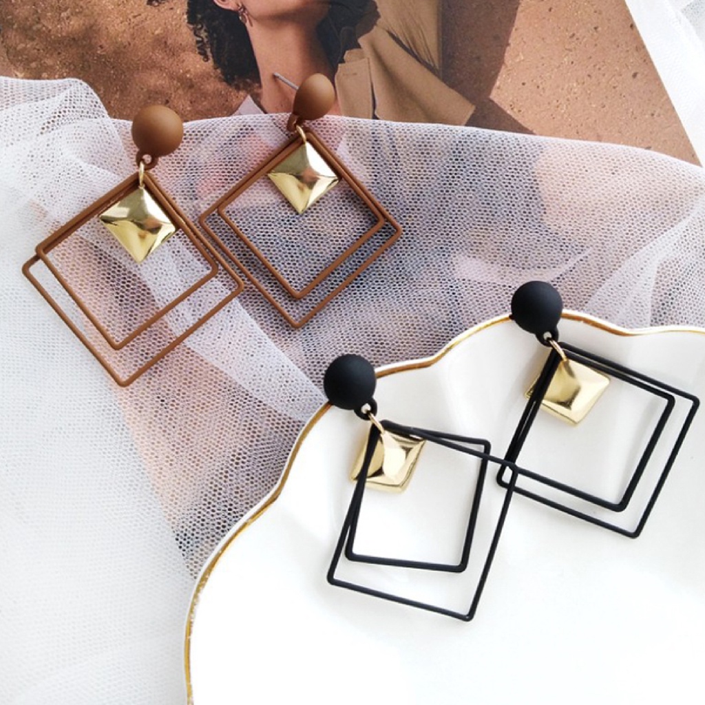 Đôi bông tai hợp kim hình vuông màu xanh dương