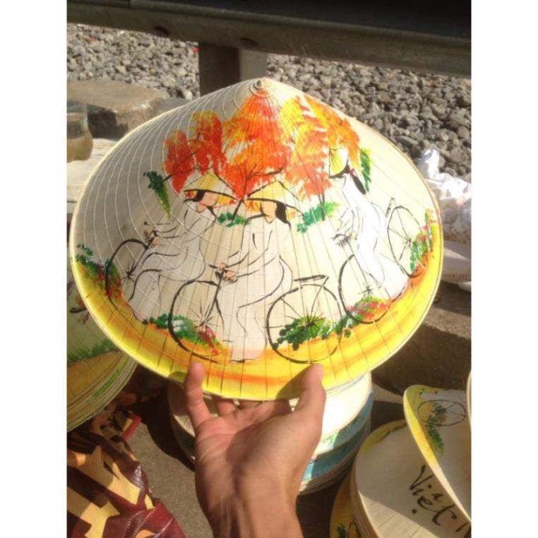 Nón lá có họa tiết