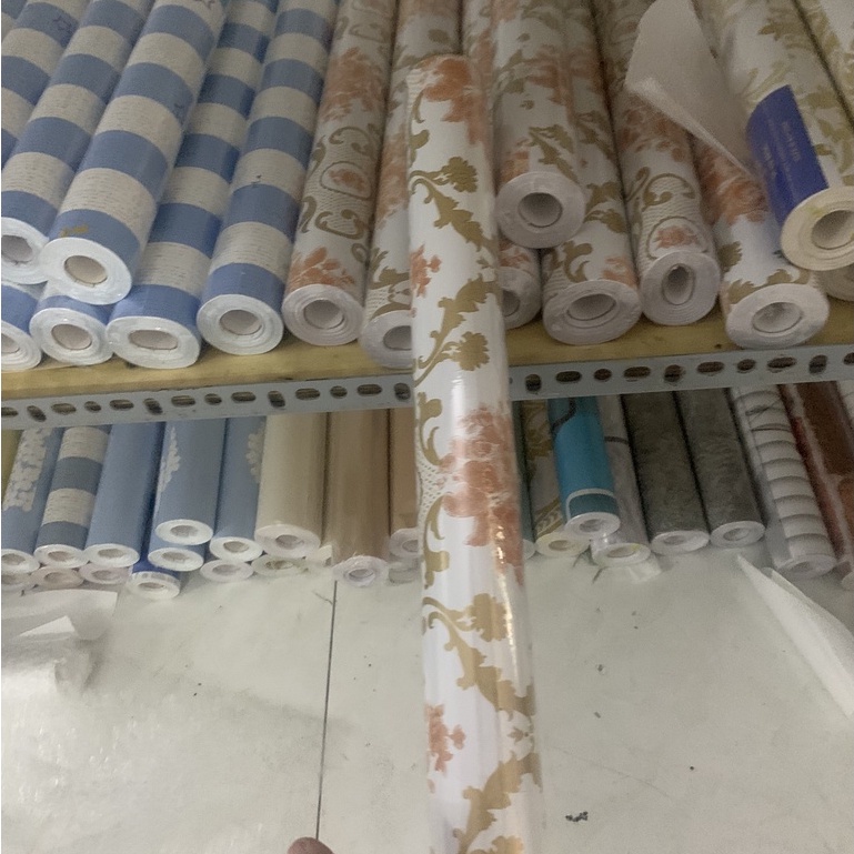Giấy dán tường hoa văn Đức vàng khổ 45cm x10m có keo sẵn