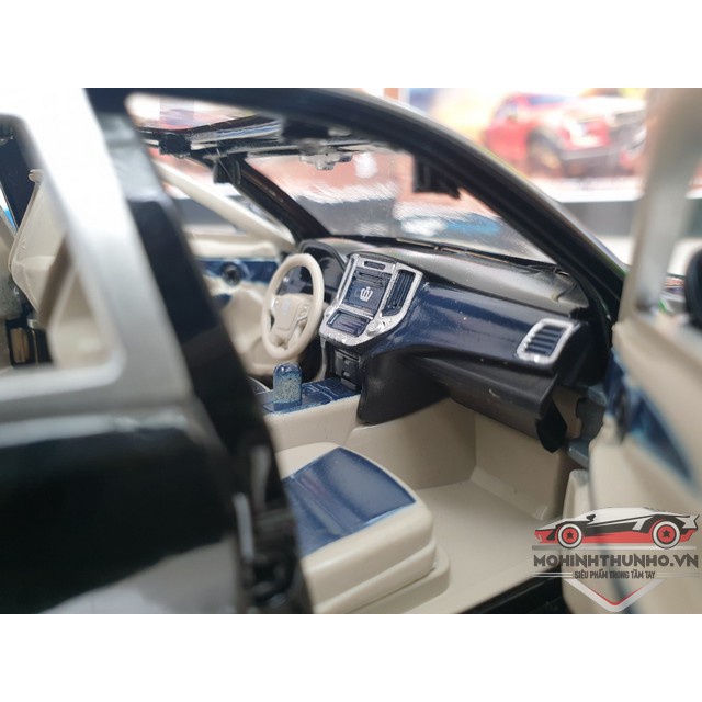 Xe mô hình Toyota Crown, tỉ lệ 1:24