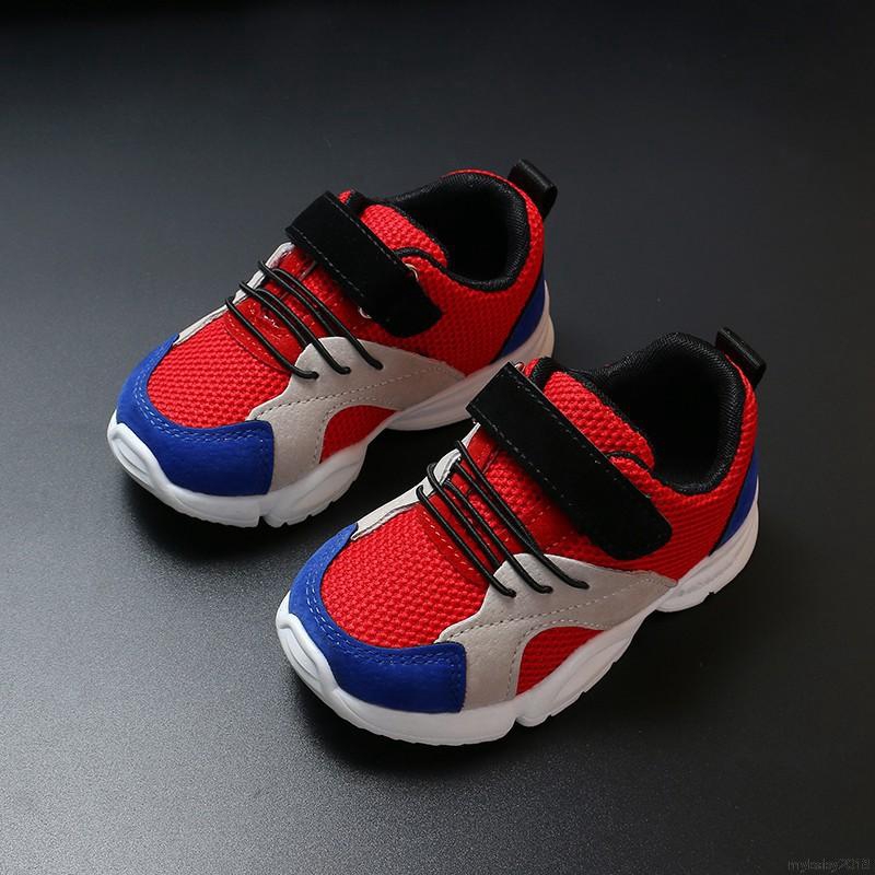 Giày thể thao êm chân và thời trang cho bé