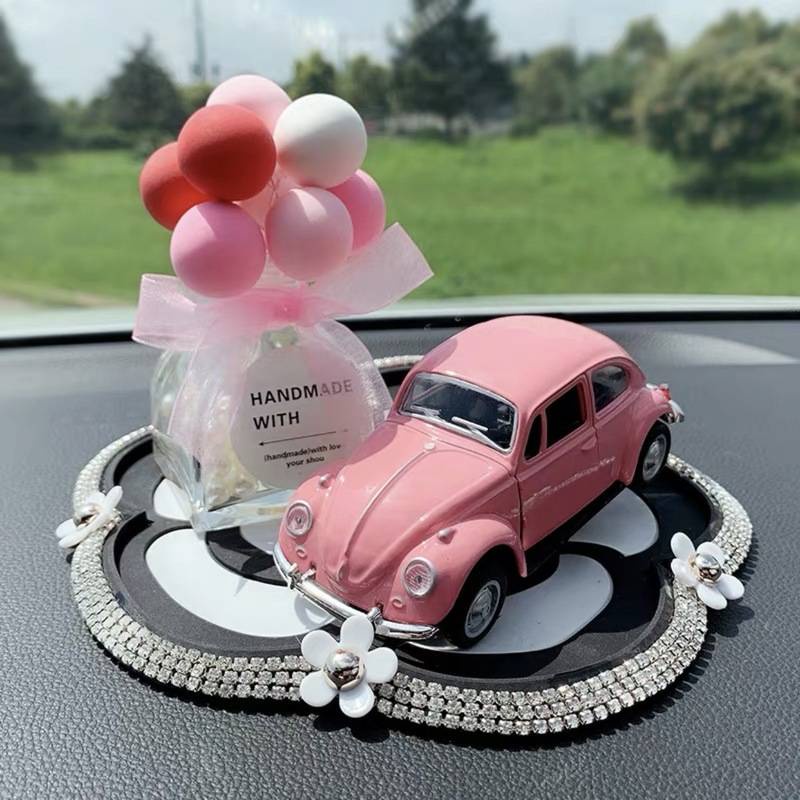 Set Ô Tô Beetle Đội Vương Miện Và Lọ Bóng Xinh Xắn Trang Trí Taplo Ô Tô